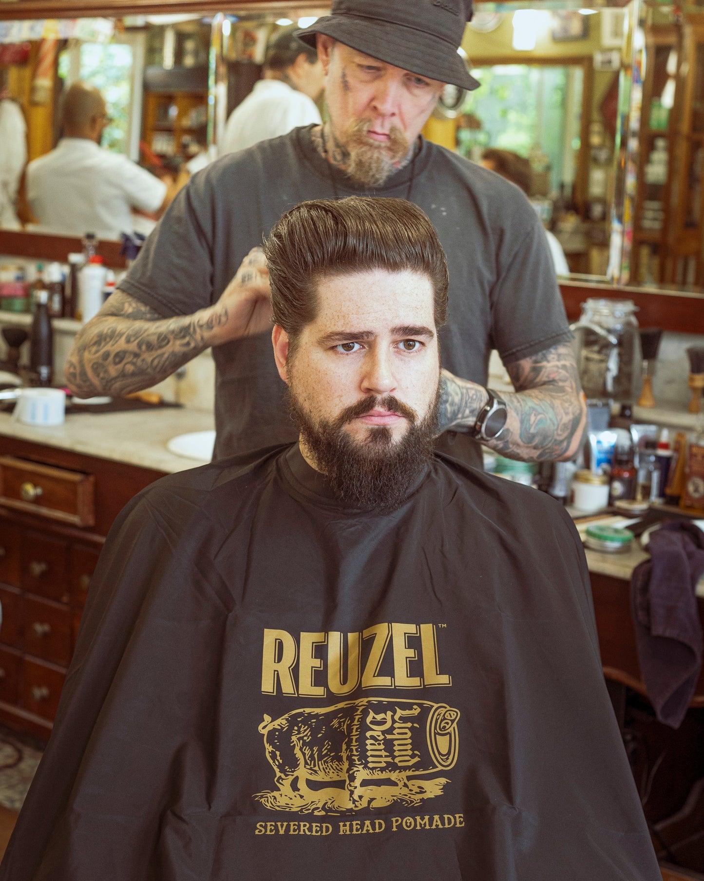 Reuzel X Liquid Death - Severed Head Barber Cape - Reuzel Europe