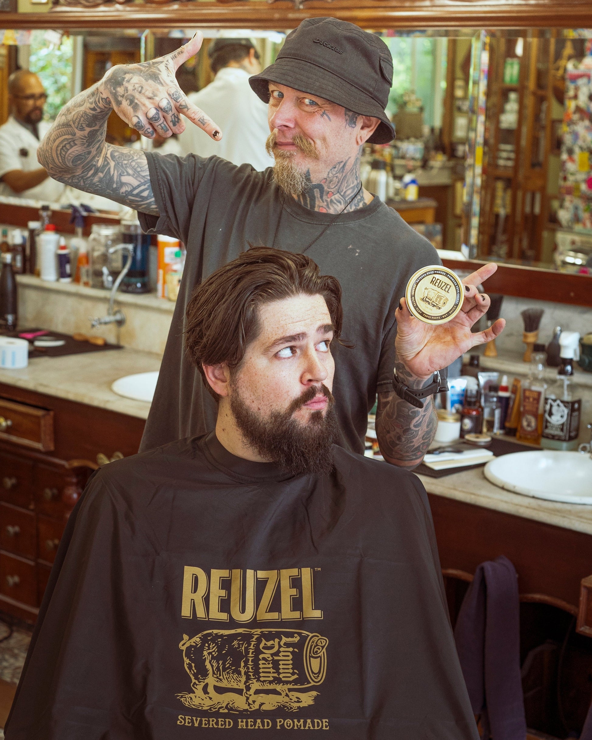 Reuzel X Liquid Death - Severed Head Barber Cape - Reuzel Europe